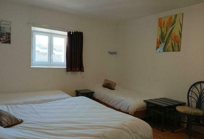 חדר סטנדרט לארבעה, Du Rocher