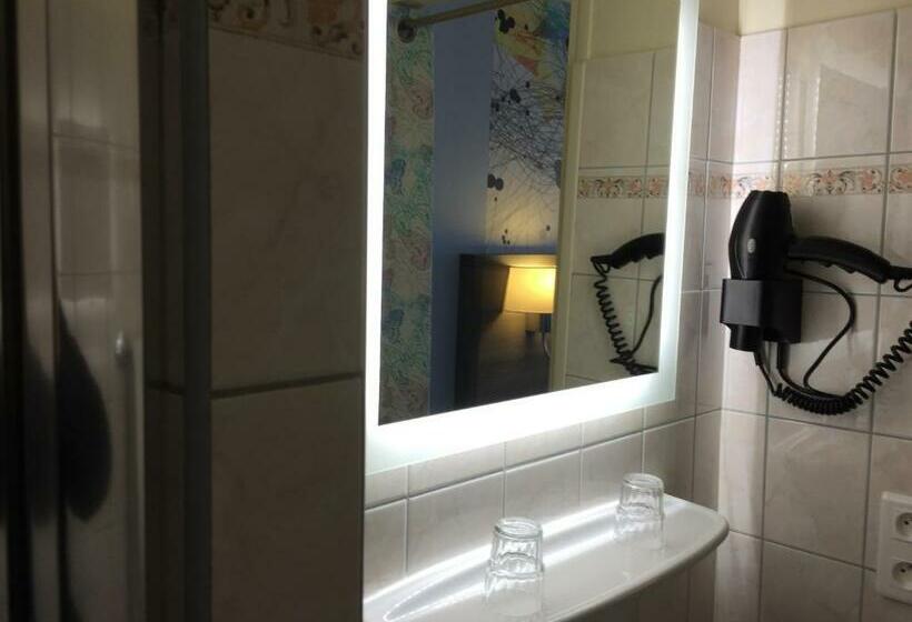 غرفة قياسية, Hôtel De L Avenue