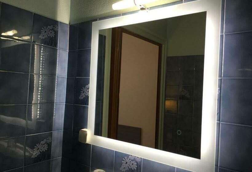 غرفة قياسية, Hôtel De L Avenue