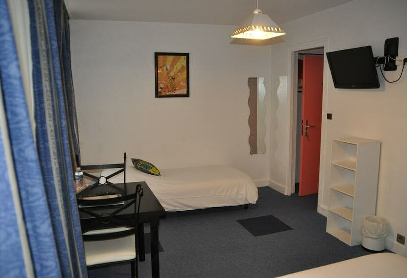 חדר סטנדרט לשלושה, De Naples