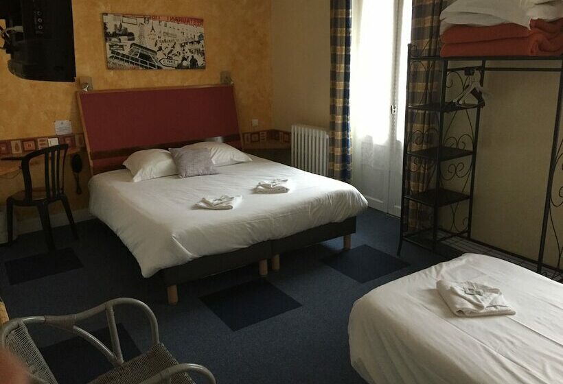 חדר סטנדרט לשלושה, De Naples