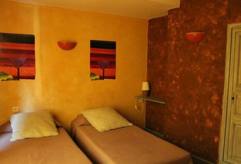 חדר משפחתי, Hôtel De Valdeblore