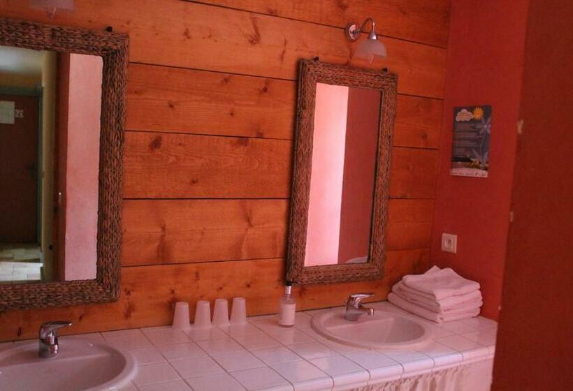 חדר משפחתי, Hôtel De Valdeblore