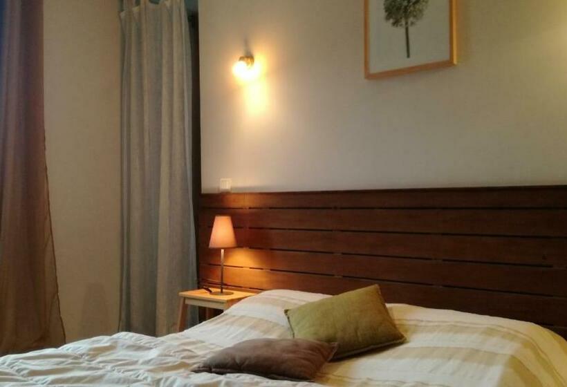 חדר משפחתי, Hôtel De Valdeblore