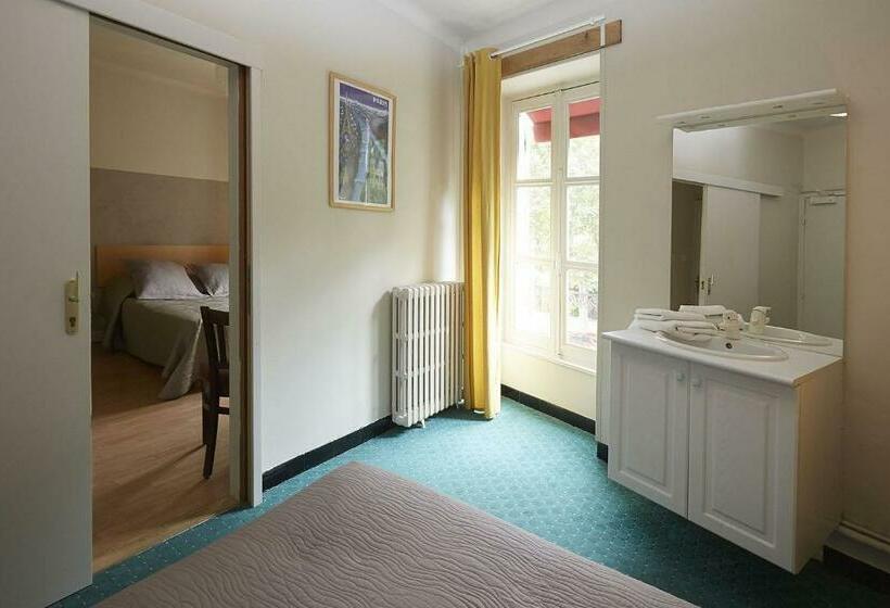 חדר סטנדרט לארבעה, Hôtel Le Foch