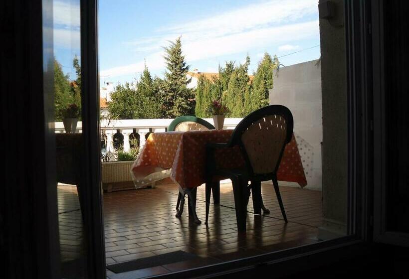 غرفة قياسية مزوَّدة بتراس, Hôtel Le Nid