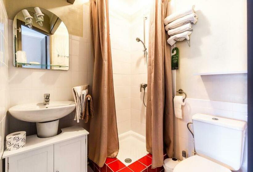 Номер Стандарт Трехместный, Hôtel Le Nid