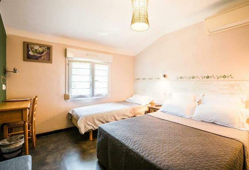 غرفة قياسية ثلاثية, Hôtel Le Nid