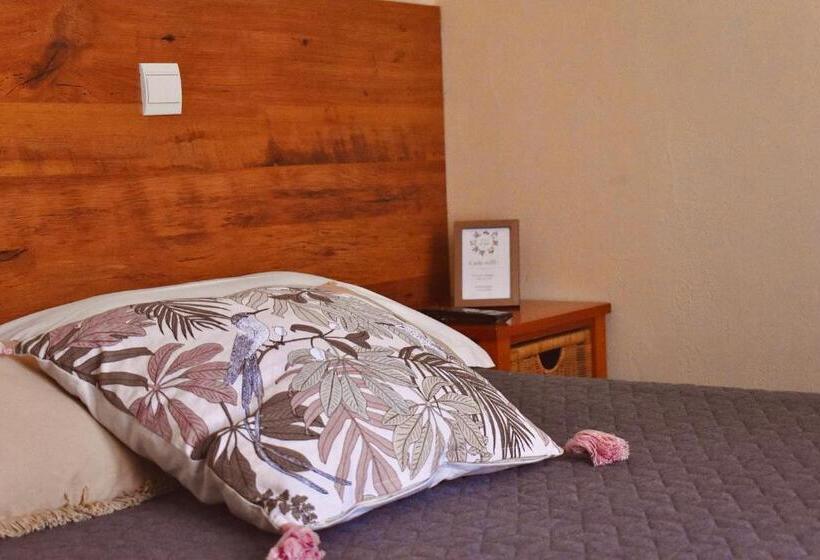 غرفة قياسية مزوَّدة بتراس, Hôtel Le Nid