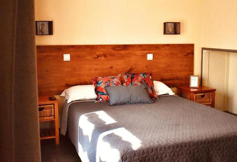 غرفة قياسية مزوَّدة بتراس, Hôtel Le Nid