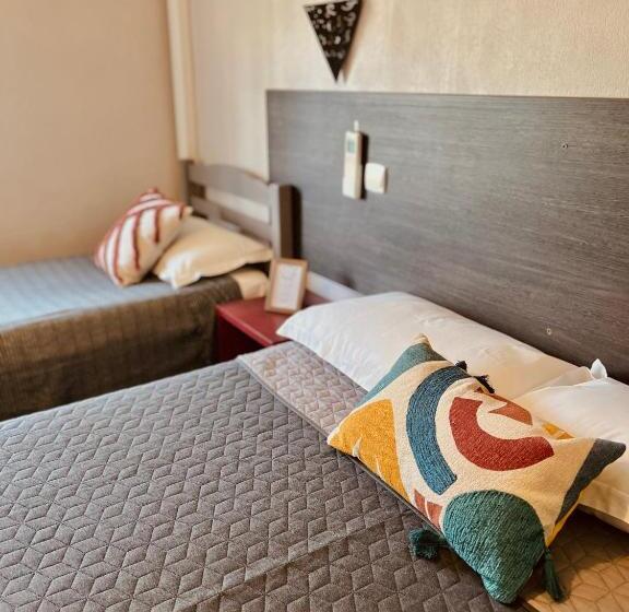 غرفة قياسية ثلاثية, Hôtel Le Nid