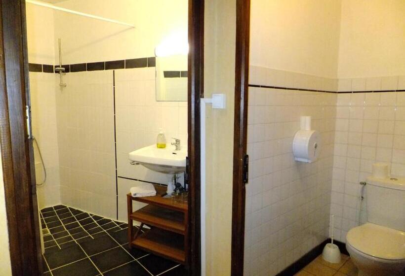 Семейный Номер, Hôtel Les Templiers