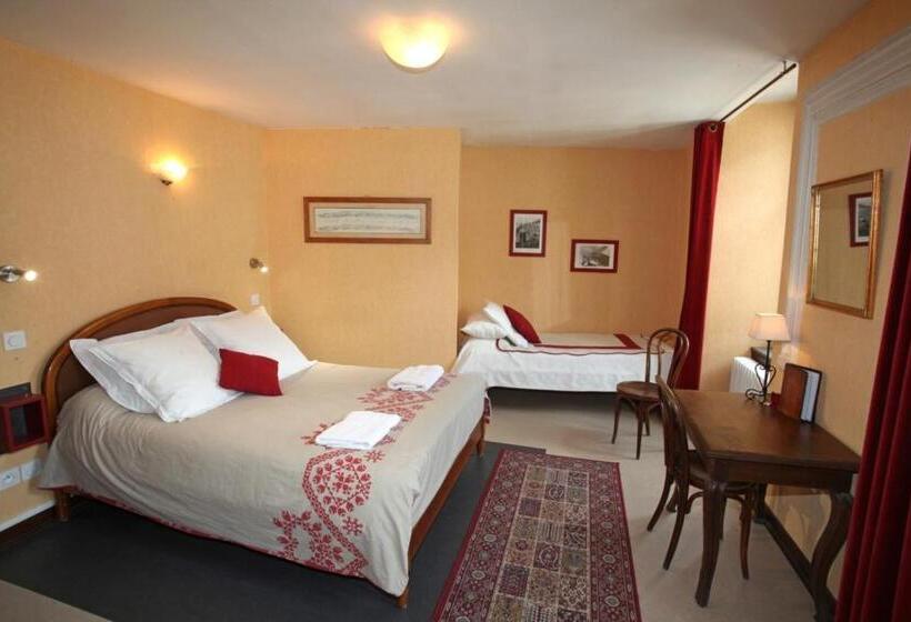 חדר משפחתי, Hôtel Les Templiers