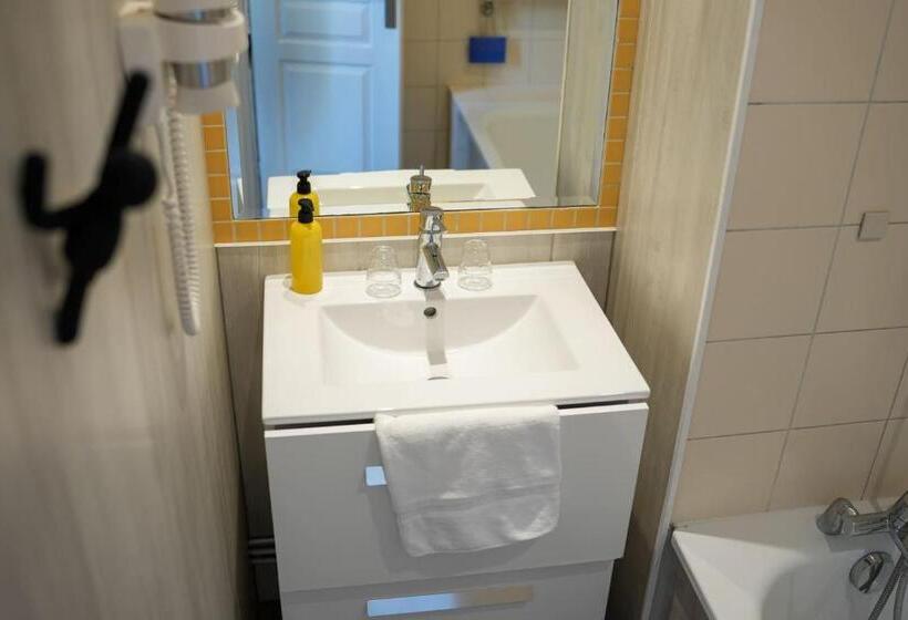 غرفة قياسية ثلاثية, Hôtel Picardia