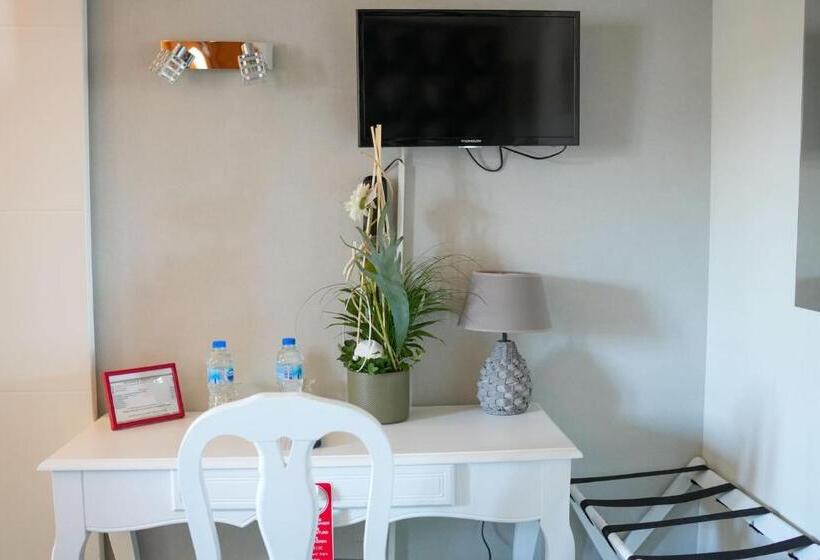 חדר סטנדרט לשלושה, Hôtel Picardia