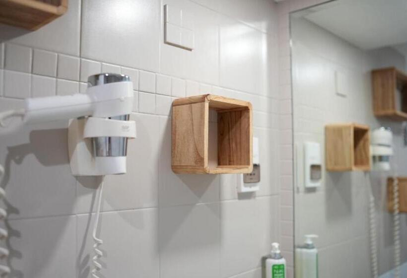 غرفة عائلية, Hôtel Picardia