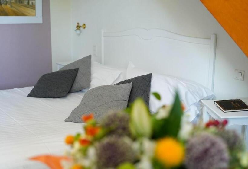 Семейный Номер, Hôtel Picardia