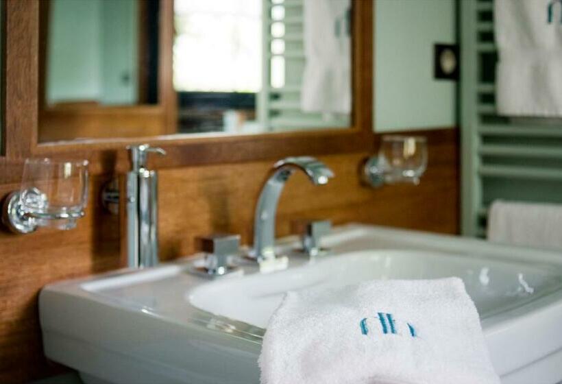 اتاق راحتی, Hôtel Ville D'hiver