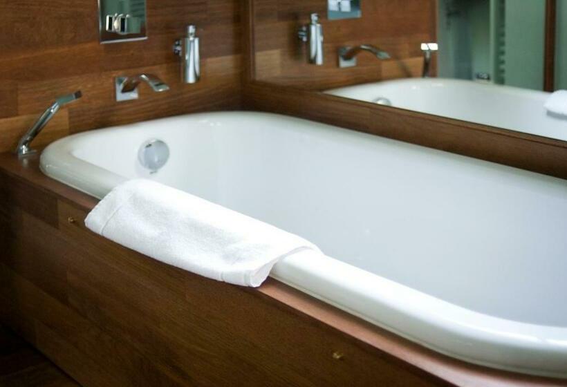 اتاق راحتی, Hôtel Ville D'hiver