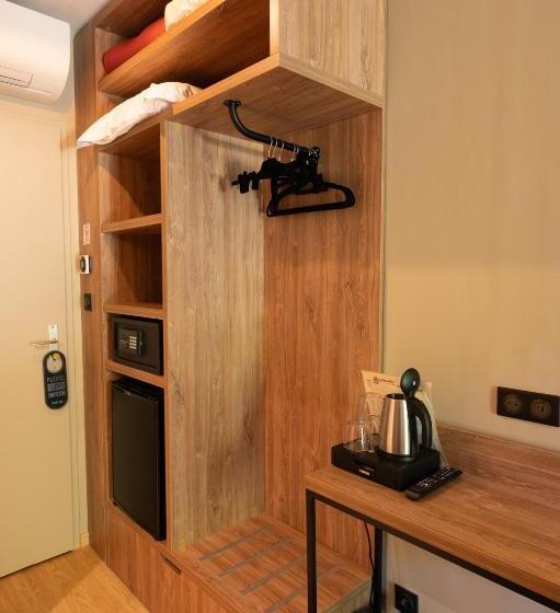 חדר משפחתי, L Amandiere