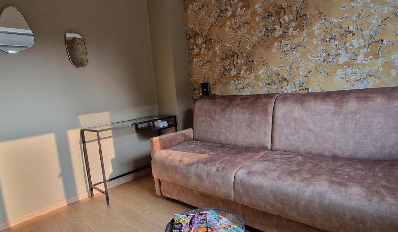 חדר משפחתי, L Amandiere