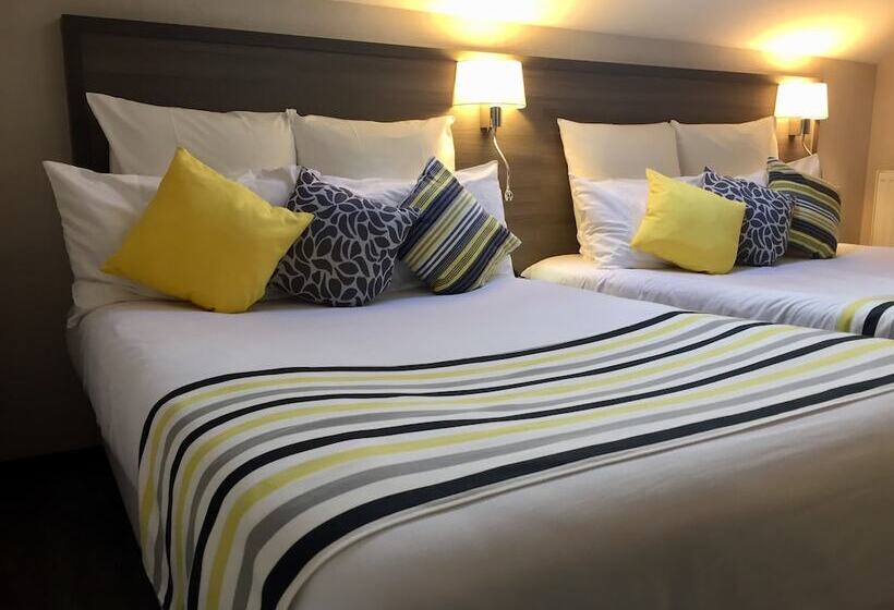 غرفة عائلية, Hôtel De L Avenue