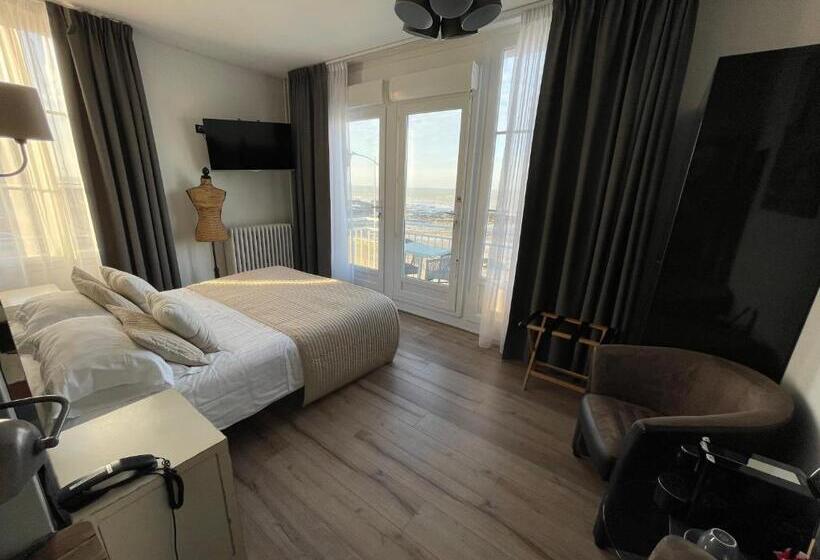 Comfort room with balcony, Les Fregates