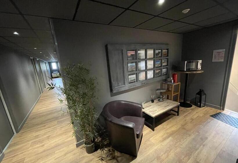 标准间内部标间, Les Fregates