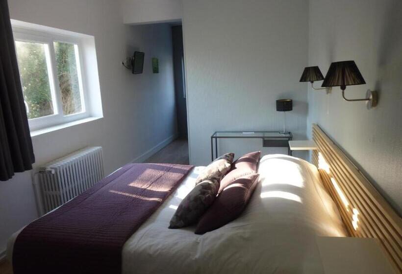 标准间内部标间, Les Fregates