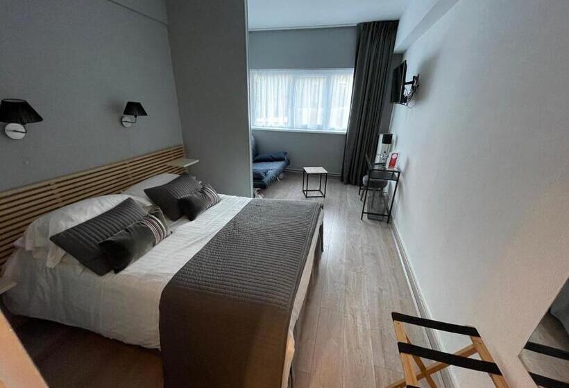 标准间内部标间, Les Fregates