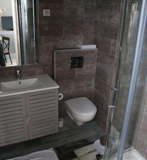 阁楼房, Les Fregates