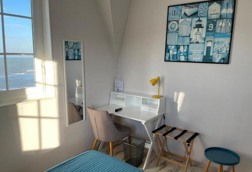 阁楼房, Les Fregates