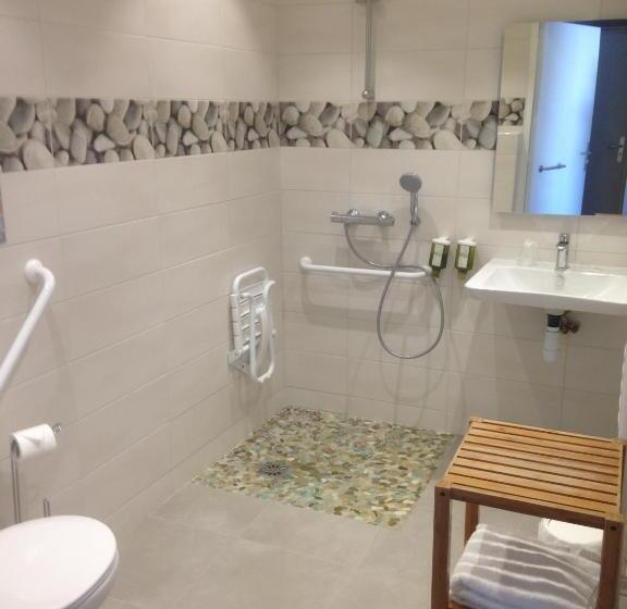 一楼标准间, Les Fregates