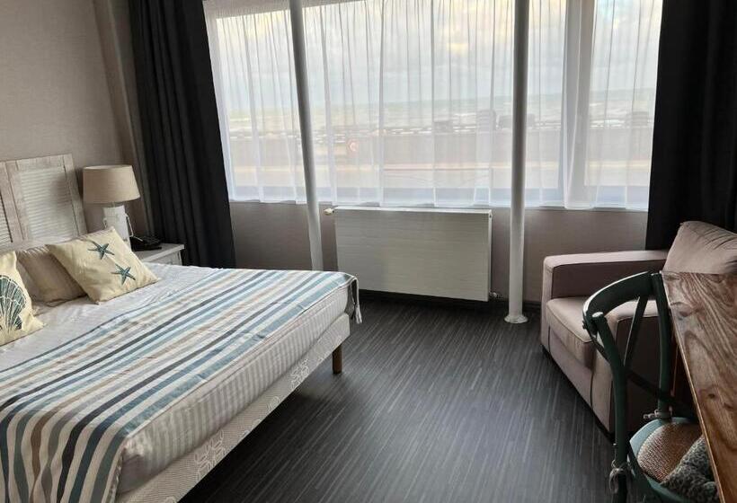 一楼标准间, Les Fregates