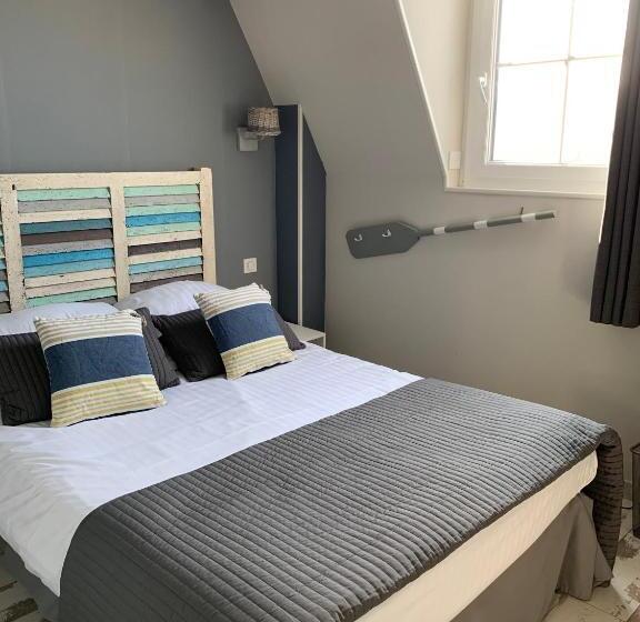 标准间带山景, Les Fregates