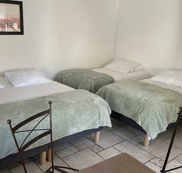 חדר משפחתי, Les Loges Du Luberon