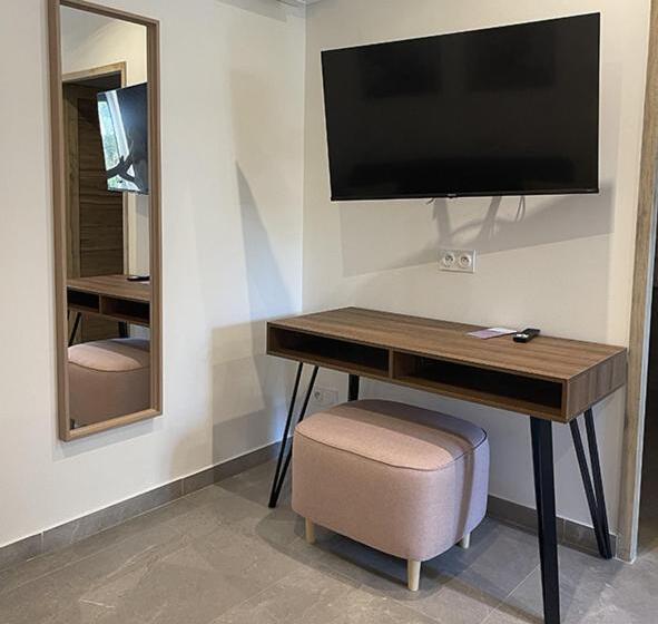 Номер Стандарт Трехместный, Les Loges Du Luberon