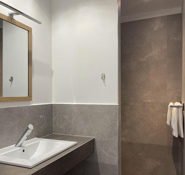 חדר סטנדרט לארבעה, Les Loges Du Luberon