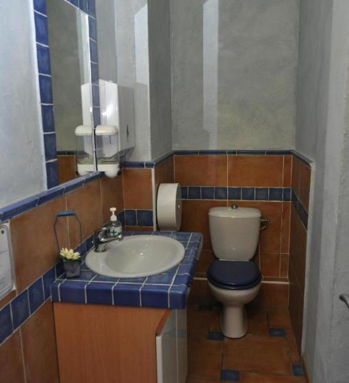 חדר סטנדרט לשלושה, Les Mimosas