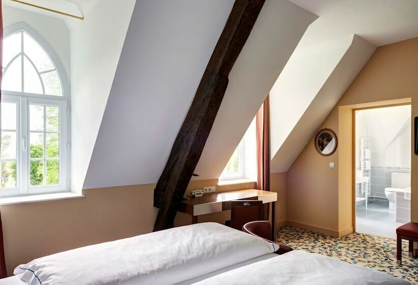 Номер Стандарт, Manoir De Contres