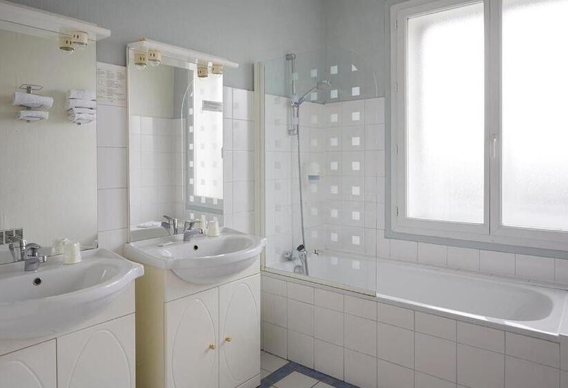 اتاق راحتی سه تخته, The Originals City, Hôtel Les Océanes, Lorient