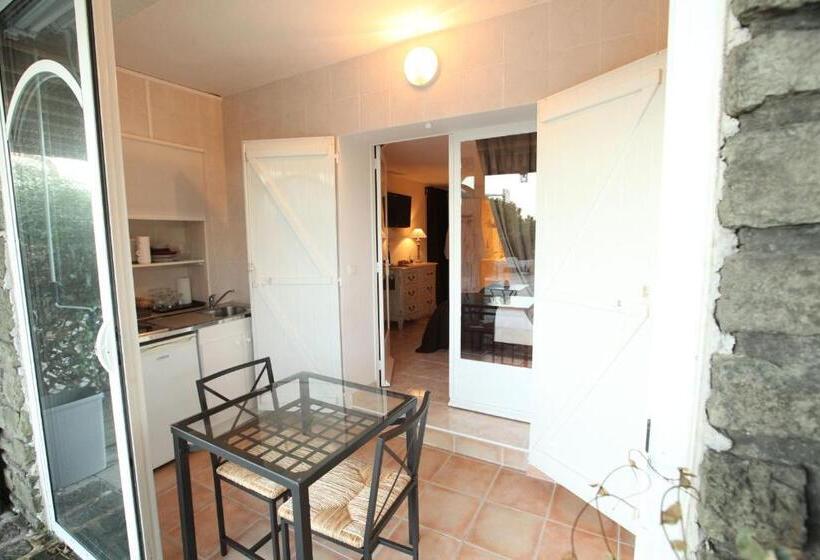 带露台的标准工作室, Villa Maya