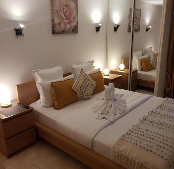 带露台的标准工作室, Villa Maya