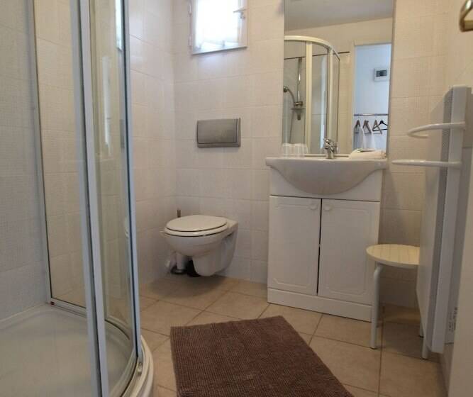 带露台的标准工作室, Villa Maya