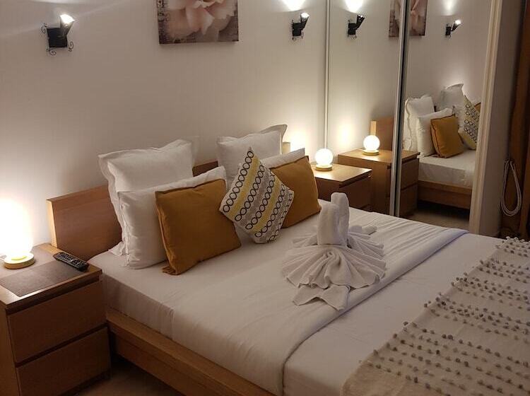 带露台的标准工作室, Villa Maya