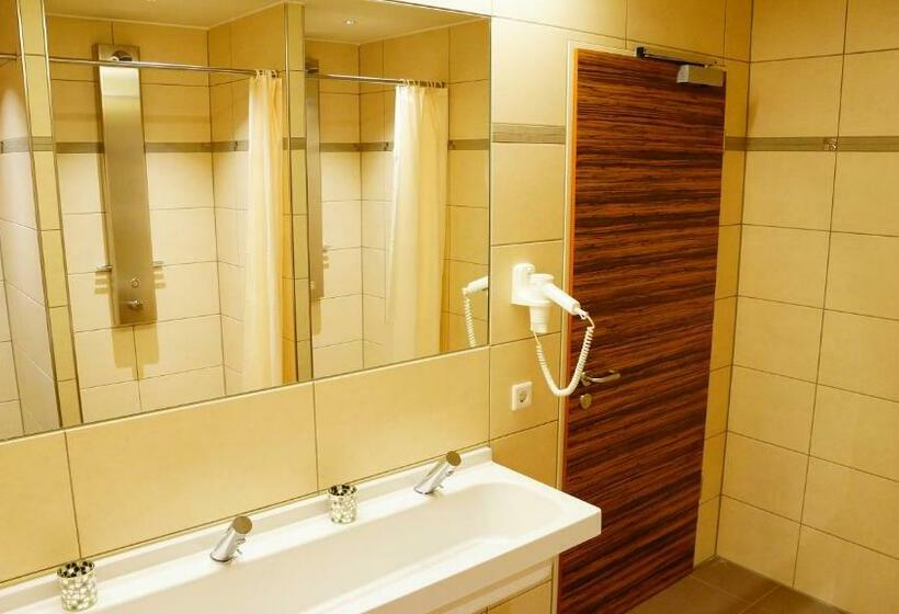 Кровать в Общей Комнате, Bavaria City Hostel   Design Hostel