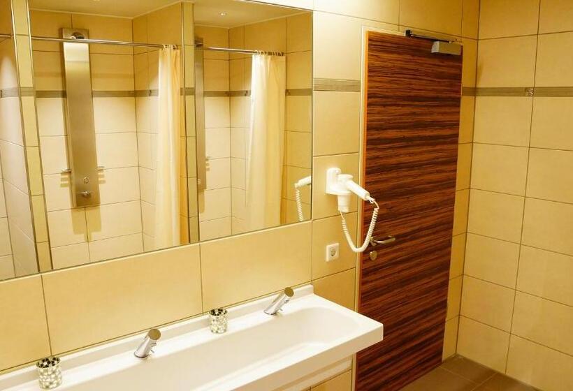 Номер Стандарт Совместная Ванная, Bavaria City Hostel   Design Hostel