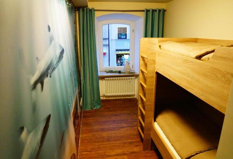 اتاق پایه با سرویس بهداشتی مشترک, Bavaria City Hostel   Design Hostel