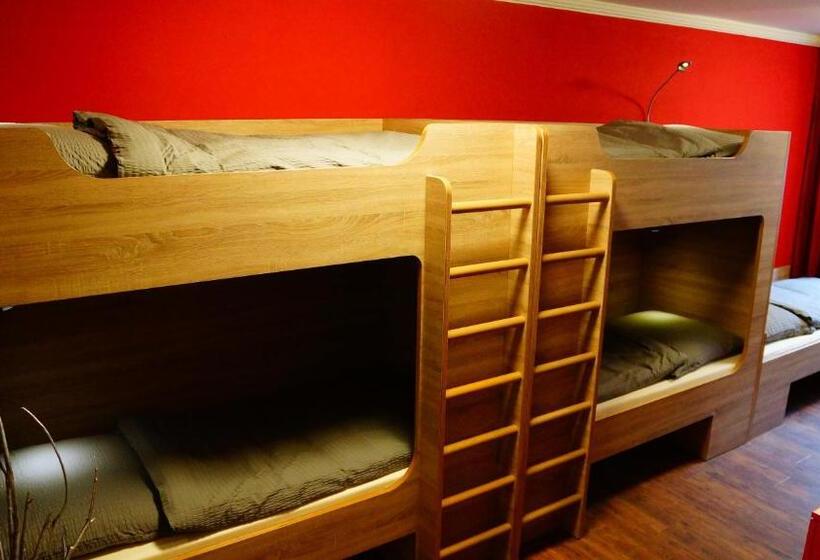 استودیو خانوادگی, Bavaria City Hostel   Design Hostel