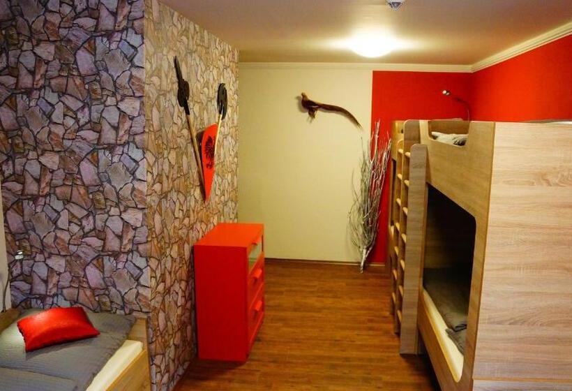 استودیو خانوادگی, Bavaria City Hostel   Design Hostel